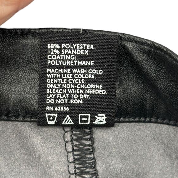 HUE Leatherette Skimmer Black Pull On Zipper Pockets Womens Pants Extra Large - Picture 4 of 8